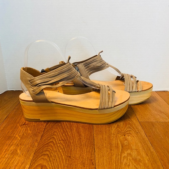 COCLICO Tan Sandals - Picture 6 of 7